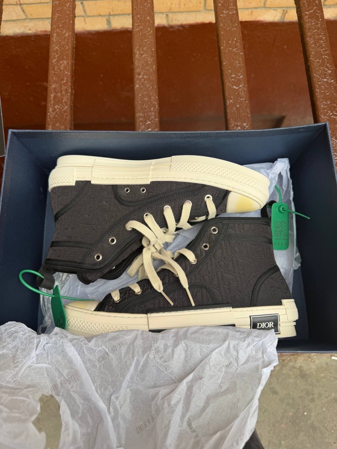 Dior B23